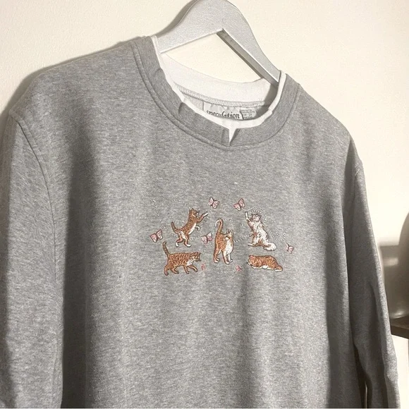 90s Kitties 🐈⬛ playing with butterflies 🦋 embroidered Crewneck Sweatshirt - Picture 2 of 7
